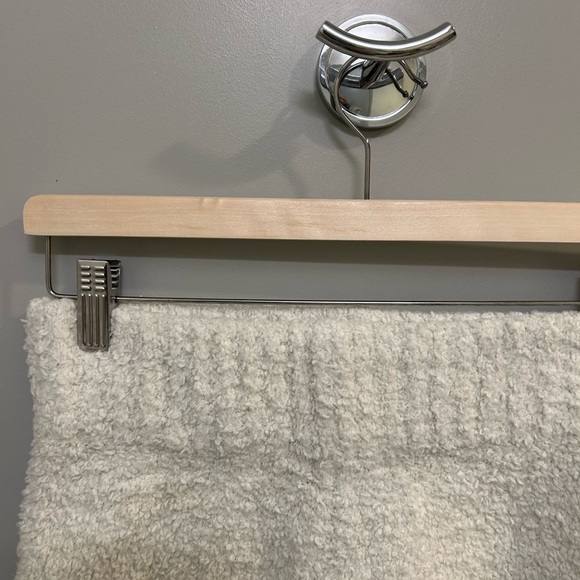 Skims Cozy Short Cream size S/M EUC N0566 - Picture 3 of 6